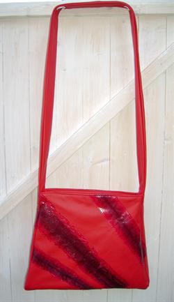 Hotsjok design taske i skind med rød slangeskind